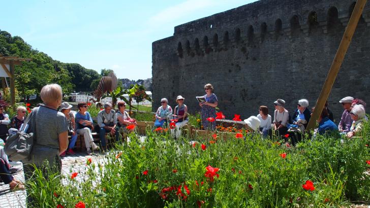 Balade poétique autour des jardins éphémères au cœur des remparts