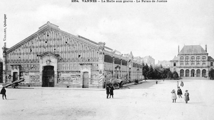 La halle aux grains et Le Palais de justice