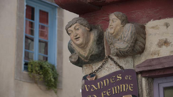 Sculpture Bois Vannes et sa Femme 