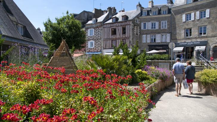 place lucien laroche