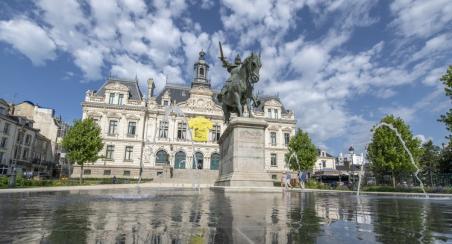 hôtel de ville miroir d'eau